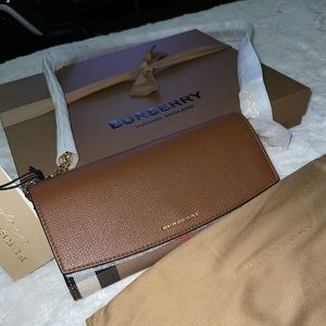 Burberry Henley Wallet On Chain *NEW*
